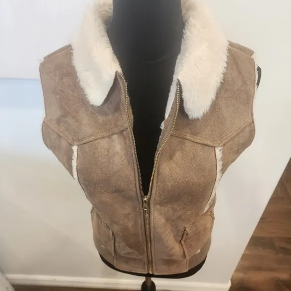 [Michelle Renne]- New with tags: CUTEST- tan/ cream , ZIP UP-  FUR LINED VEST.