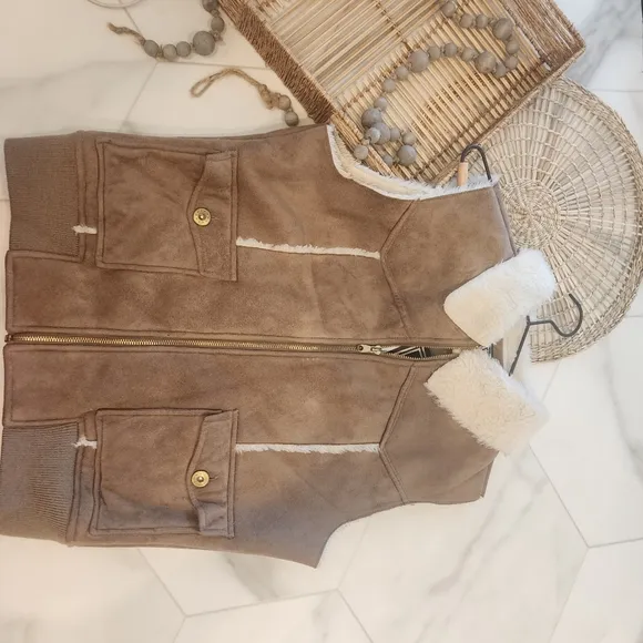 [Michelle Renne]- New with tags: CUTEST- tan/ cream , ZIP UP-  FUR LINED VEST.
