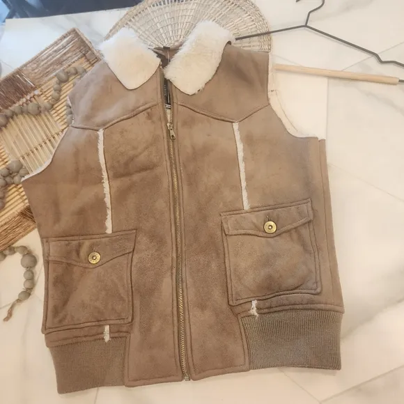 [Michelle Renne]- New with tags: CUTEST- tan/ cream , ZIP UP-  FUR LINED VEST.