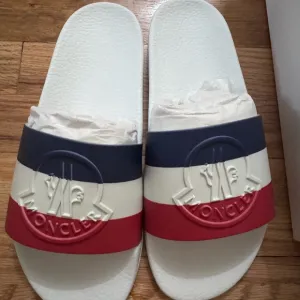 Moncler Red and White Sandals Sporty Flip-Flops