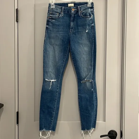 Mother High Waisted Looker Ankle Fray in Get Your Groove Back 24