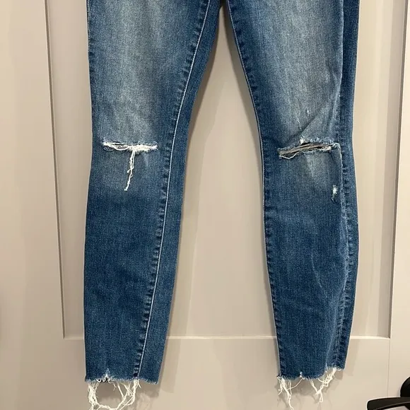 Mother High Waisted Looker Ankle Fray in Get Your Groove Back 24