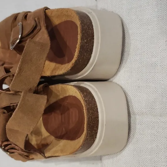 MTNG Sandals Womens 6.5/7 Suede Platform Beach Travel Casual Festival Shoe