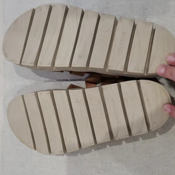 MTNG Sandals Womens 6.5/7 Suede Platform Beach Travel Casual Festival Shoe