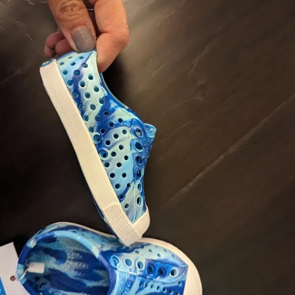 Native Jefferson Blue Marble Shoes C4