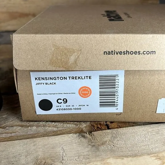 Native Kensington Treklite - Jiffy Black - Water Resistant - C9 - New in box
