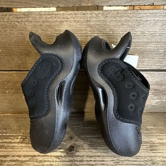 New $55 Infant Nike Aqua Swoosh Water/Land Black Shoes Sandals‎ Size 2C