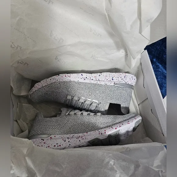NEW APL Women's Techloom Breeze Running Shoes 5.5 Silver Purple Pink