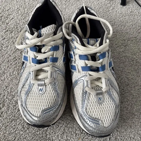 New Balance 1906r White/Grey/blue Men’s Size 5.5 no box running shoes