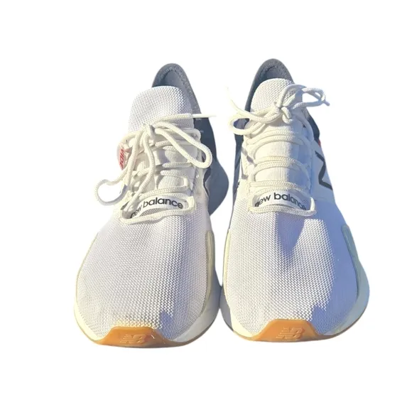 New Balance Fresh Foam ROAV Men's Running Shoes size 11 white and blue