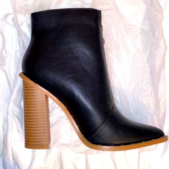 New High Block Heeled Ankle Boots Sz. 6