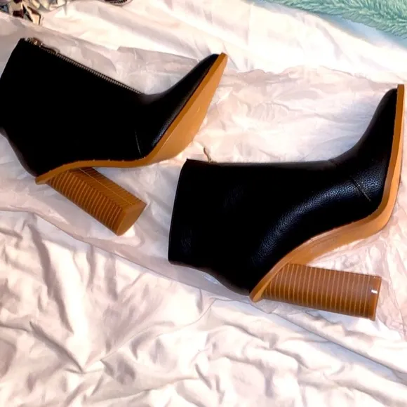 New High Block Heeled Ankle Boots Sz. 6