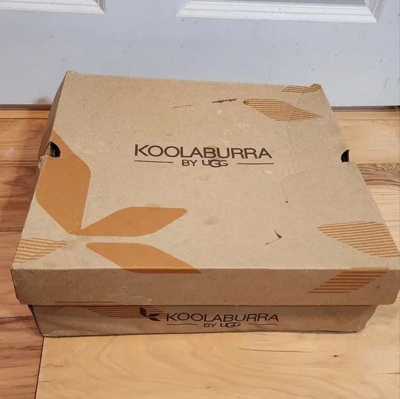 New in damaged box Koolaburra Ugg Chesnut Victoria Short boots 7