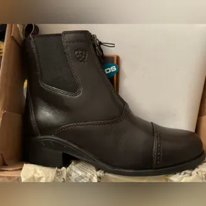 New in the box . Kid's Ariat® Devon III Paddock Short Boots
