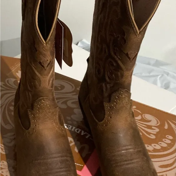 New Justin 12” women size 7B boot