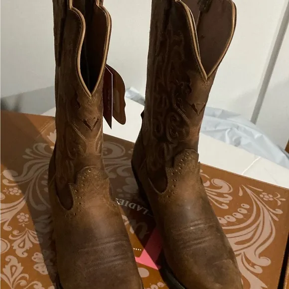 New Justin 12” women size 7B boot