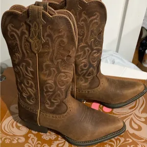 New Justin 12” women size 7B boot