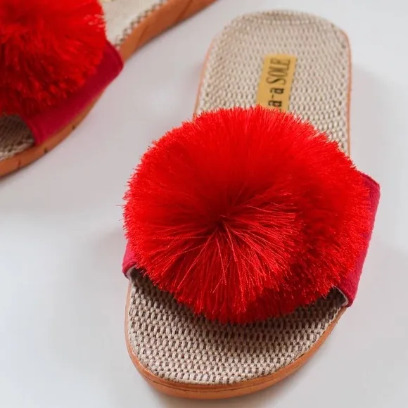 NEW! LA-a SOLE Red Fringe Playful Unique Pom Pom Sandals 8 9