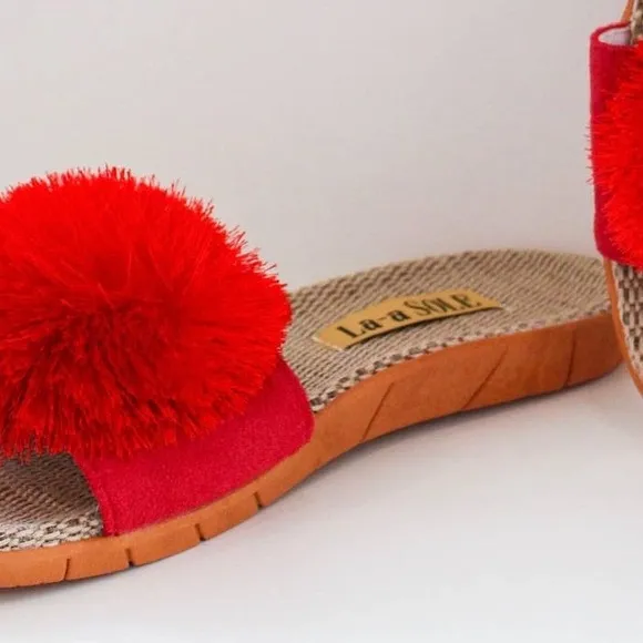 NEW! LA-a SOLE Red Fringe Playful Unique Pom Pom Sandals 8 9