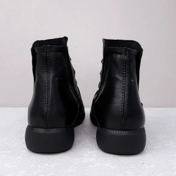 New! MUNRO Scout Water Resistant Ankle Booties US 7 Wide
