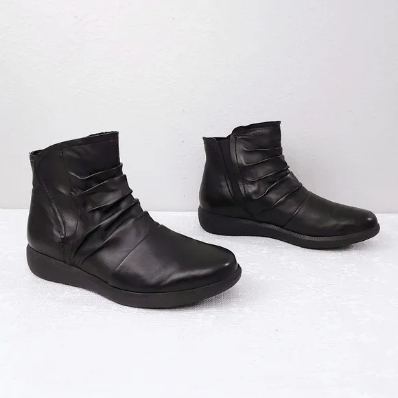 New! MUNRO Scout Water Resistant Ankle Booties US 7 Wide