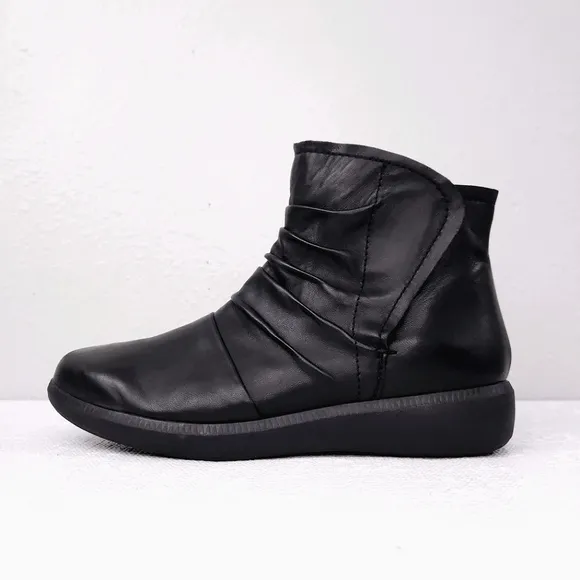 New! MUNRO Scout Water Resistant Ankle Booties US 7 Wide