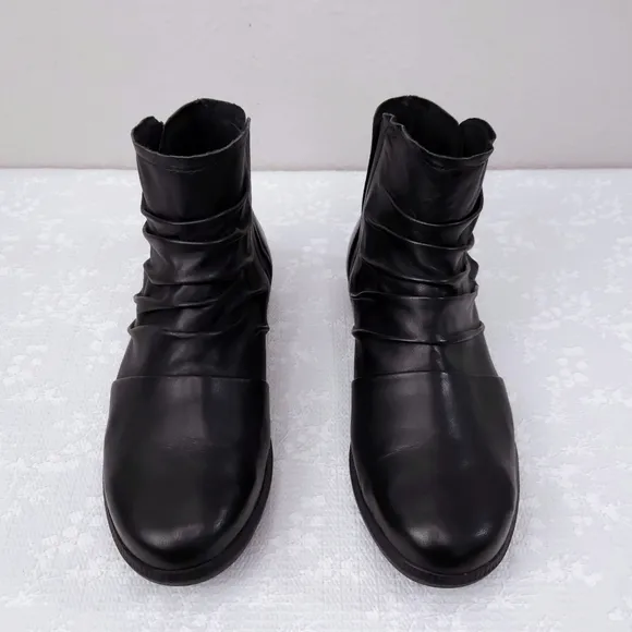 New! MUNRO Scout Water Resistant Ankle Booties US 7 Wide