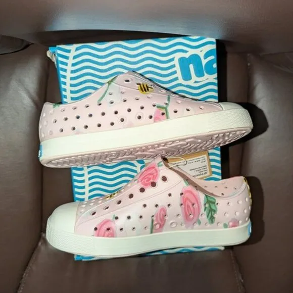 NEW Native Jefferson Print Milk Shell Bees and Flowers Slip On Water Shoes C12