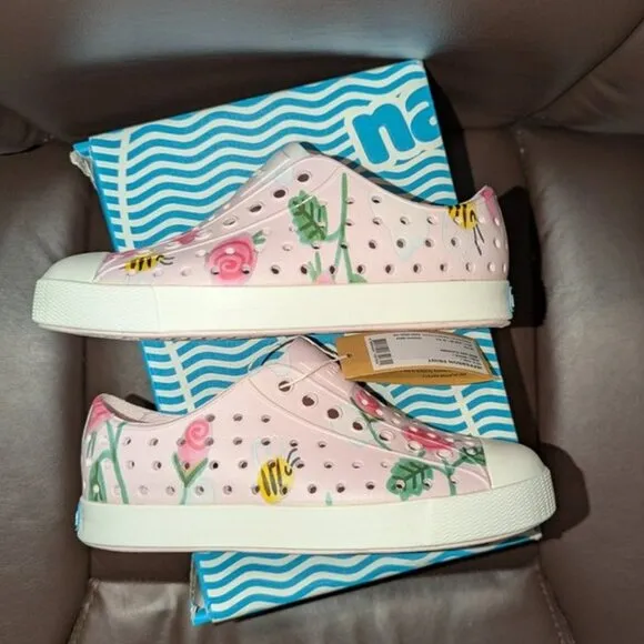 NEW Native Jefferson Print Milk Shell Bees and Flowers Slip On Water Shoes C12
