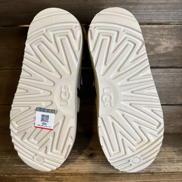 New NIB Big Kids UGG Golden Coast Multistrap Tan Suede Comfort Sandals Size 2 Y‎