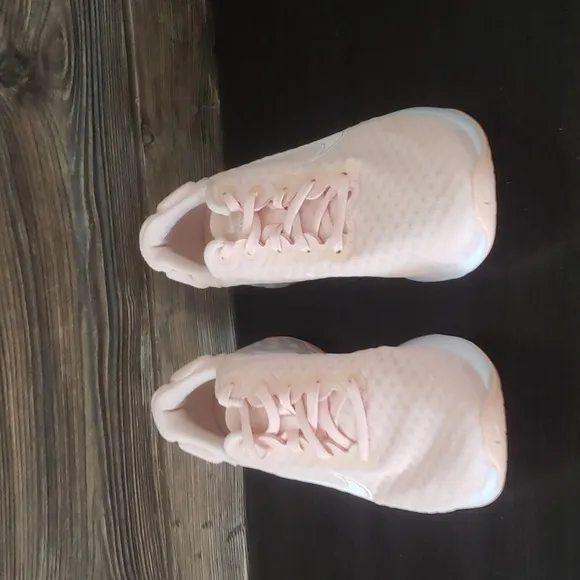 New Nike Renew Ride Peach Pink White Sneakers Lightweight Casual Walking Shoes