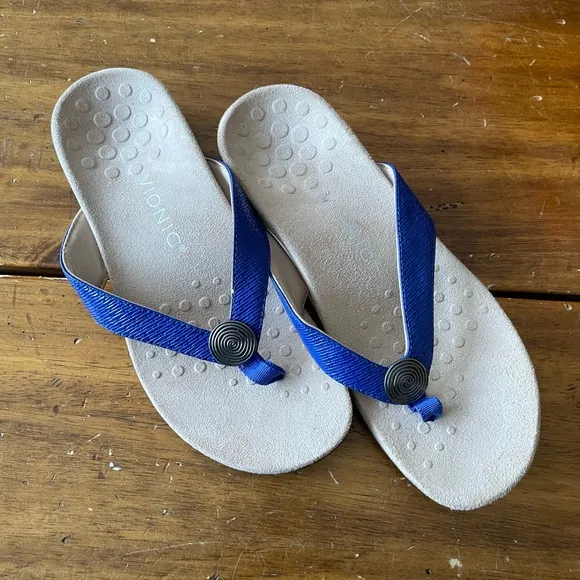 New Nwob Vionic Hilda Thong Sandals Goldtone Metallic Detail Size 7.5 Blue