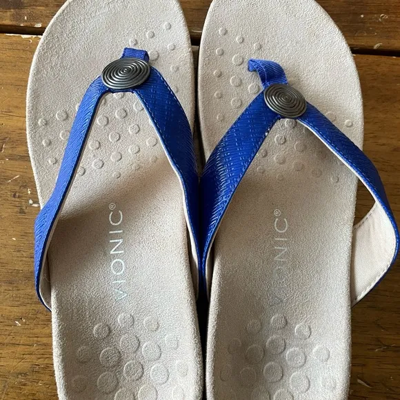 New Nwob Vionic Hilda Thong Sandals Goldtone Metallic Detail Size 7.5 Blue
