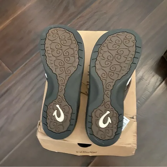 New Olukai Ohana Dark Brown Thong flip flop sandals women’s size 7