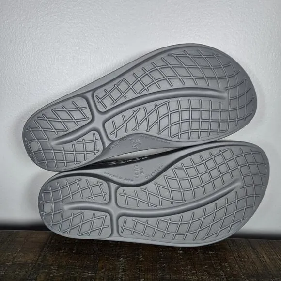 NEW Oofos Oolala Womens Size 6 Recovery Slip-On Flip Flops Sandals Slate Grey