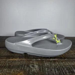 NEW Oofos Oolala Womens Size 6 Recovery Slip-On Flip Flops Sandals Slate Grey
