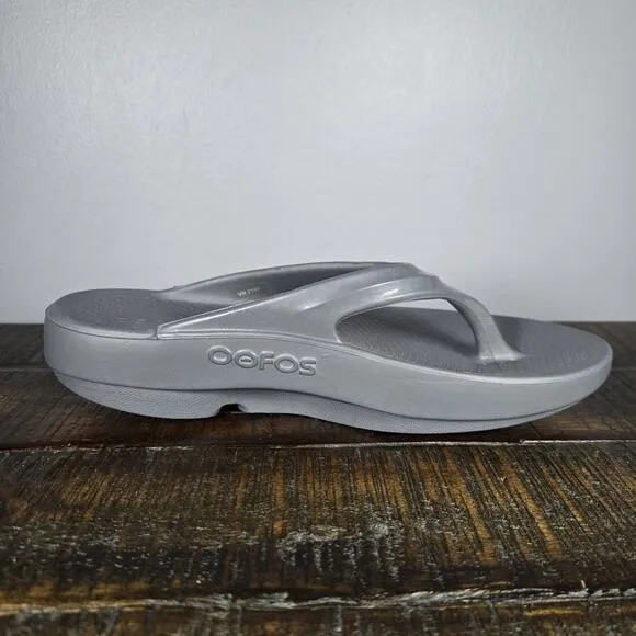 NEW Oofos Oolala Womens Size 6 Recovery Slip-On Flip Flops Sandals Slate Grey
