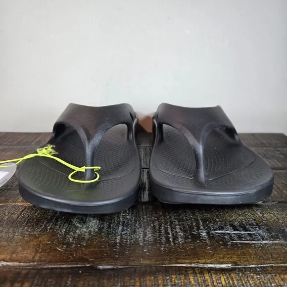 NEW Oofos Ooriginal Mens Size 12 Recovery Slip-On Flip Flops Beach Sandals Black
