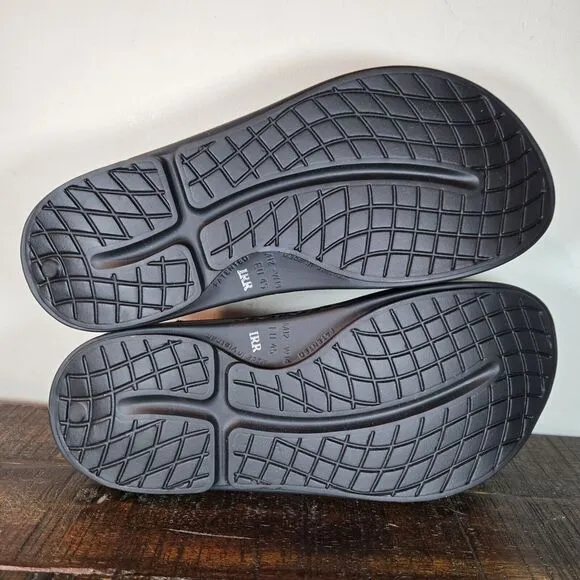 NEW Oofos Ooriginal Mens Size 12 Recovery Slip-On Flip Flops Beach Sandals Black