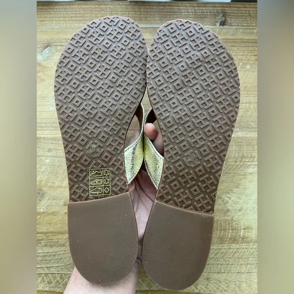 New Tory Burch Thora Reverse Sandals in Spark Gold Size 5