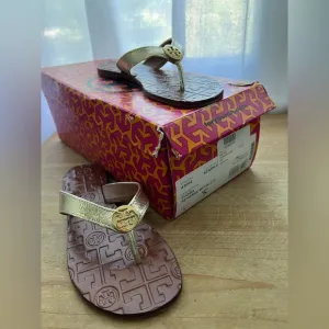 New Tory Burch Thora Reverse Sandals in Spark Gold Size 5