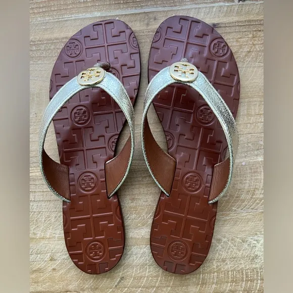 New Tory Burch Thora Reverse Sandals in Spark Gold Size 5