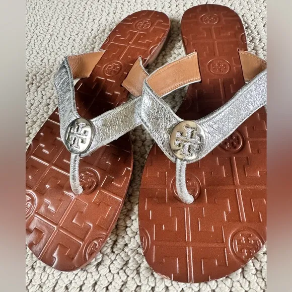 New Tory Burch Thora Silver Leather Thong Sandals Flip Flops Size 5