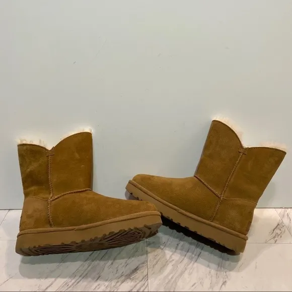 New! UGG Constantine Chestnut Short Boots 6