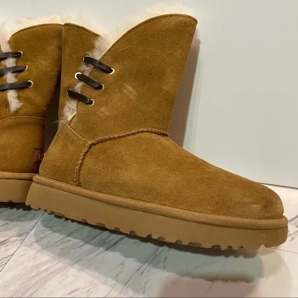 New! UGG Constantine Chestnut Short Boots 6