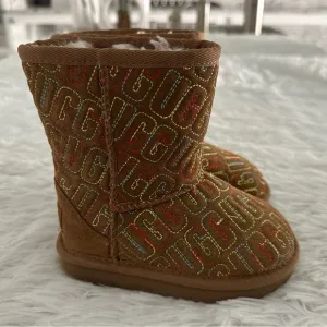 NEW Ugg Graphic Stitch Chestnut Logo Classic II Short Toddler Boots Sz 7