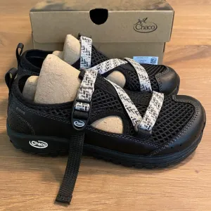 New w/box Chaco Odyssey kids size 2
