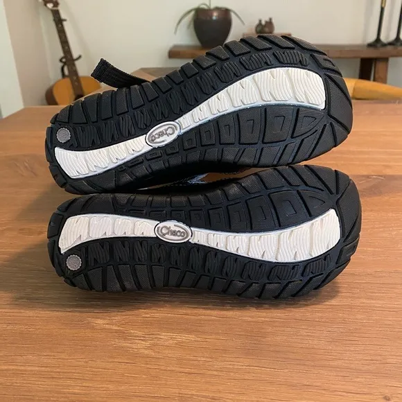 New w/box Chaco Odyssey kids size 2