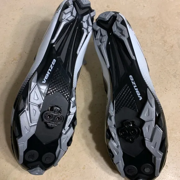New women’s venzo mountain biking shoes 🚴