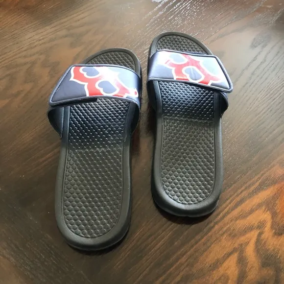NEW🌟BOSTON RED SOX Men’s Cropped Big Logo Flip Flops/Slide Sandals Large (11-12)